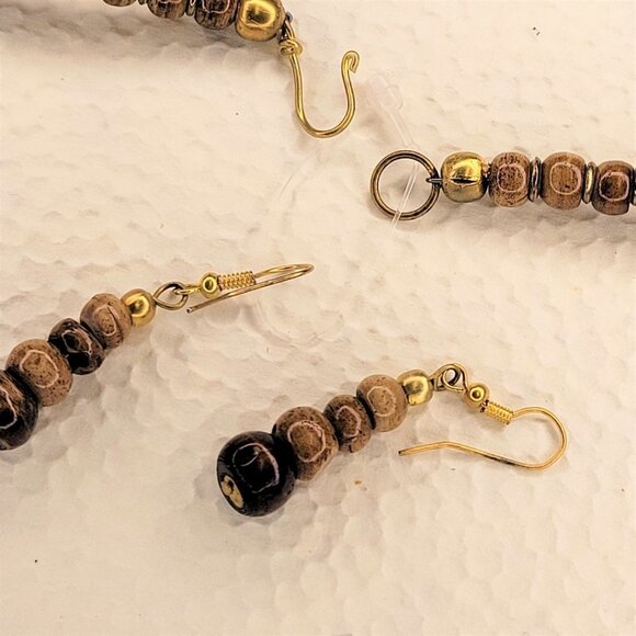 Wooden Round Beads with Shell Shape Pendant Necklace and Earrings Set - Picture 9 of 11